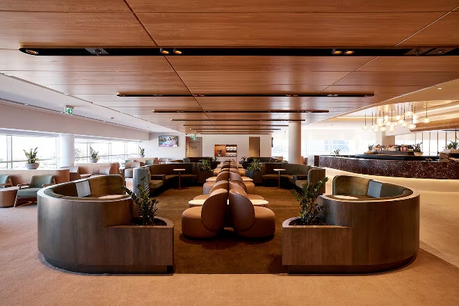 Call to keep lounges open until last flight leaves