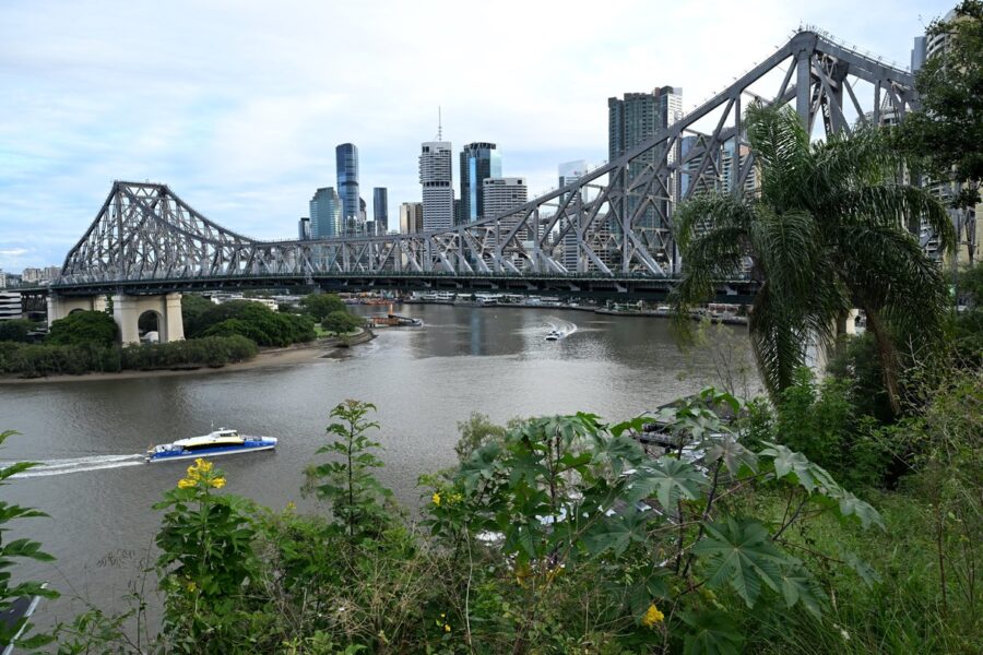 Police vow action if pro-Palestine march blocks bridge