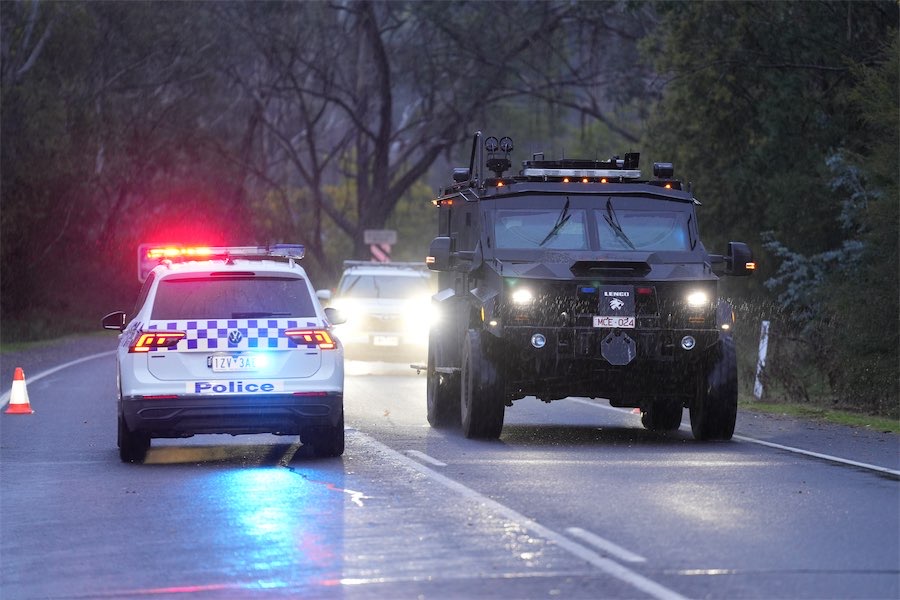 Manhunt for accused cop killer enters sixth day