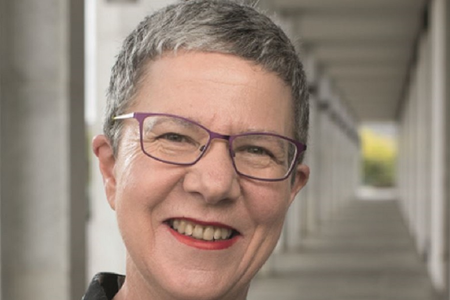 Ayres to end her National Library chapter