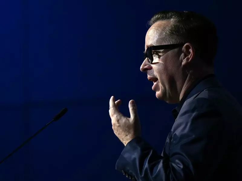 Ex-Qantas boss returns to defend his troubled legacy