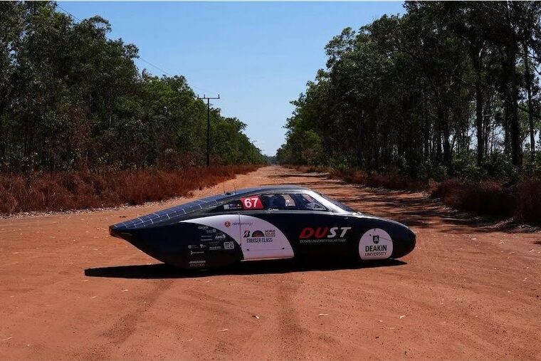 Solar cars head into the outback under the Top End sun