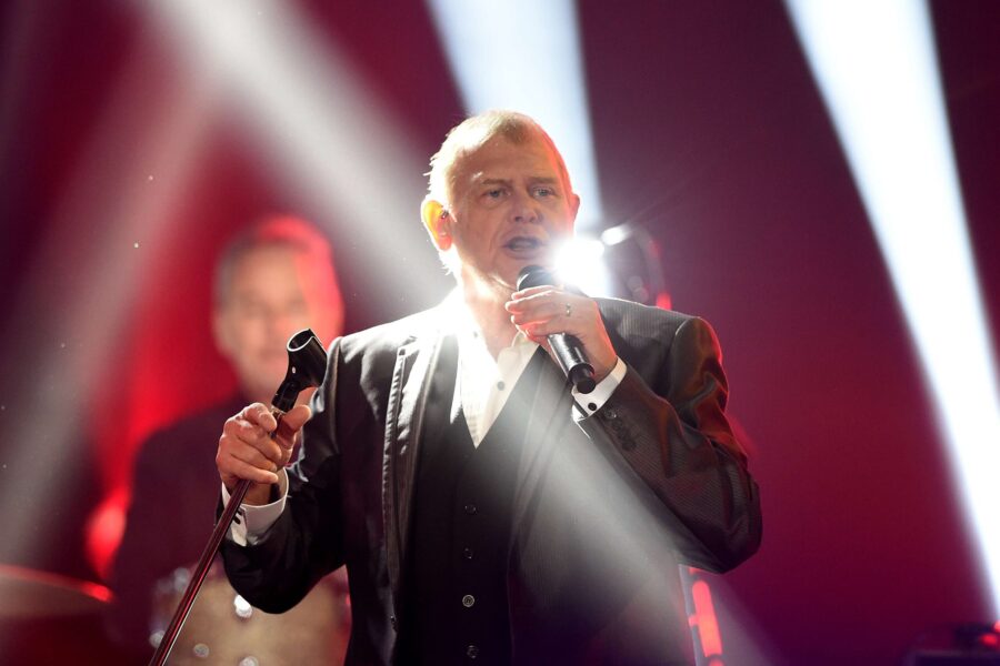 John Farnham comeback Whispering Jack becomes a musical