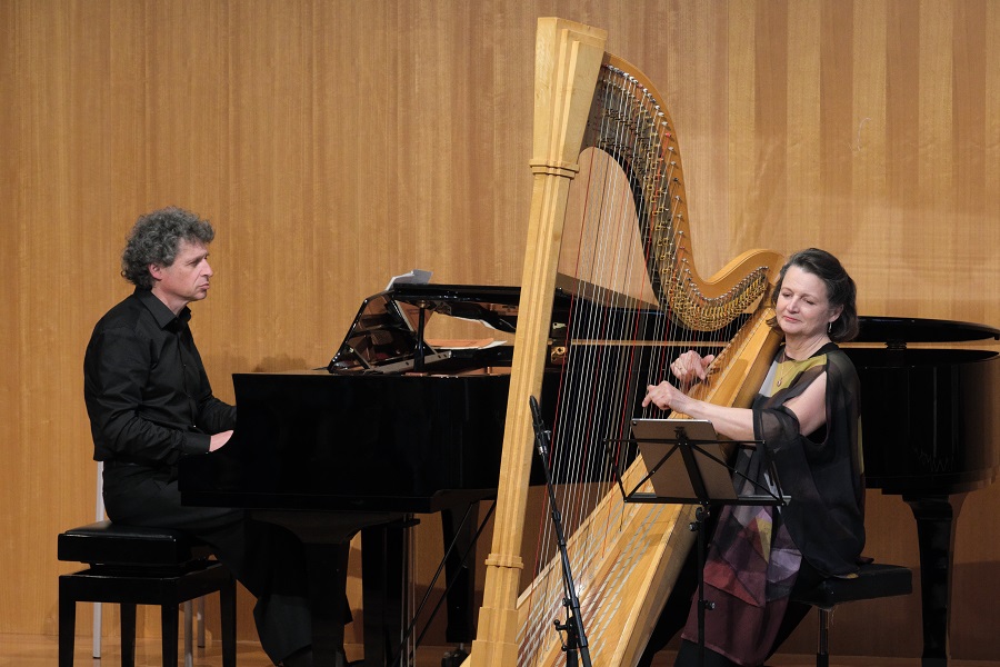 Edgy, colourful and dramatic: harp in harmony with piano