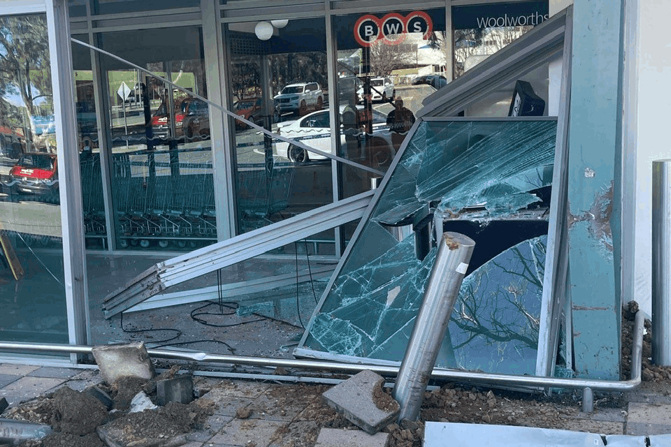 Windows smashed as thieves fail to steal ATM