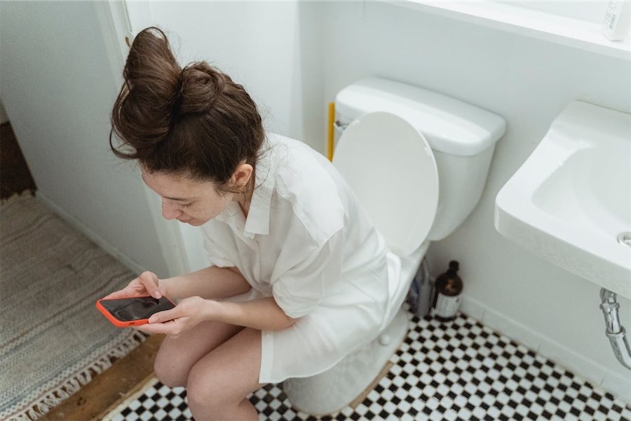 Scrolling on the toilet can haven an uncomfortable downside