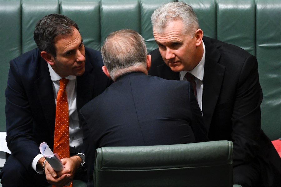 Master communicator vs master tactician press for the leadership
