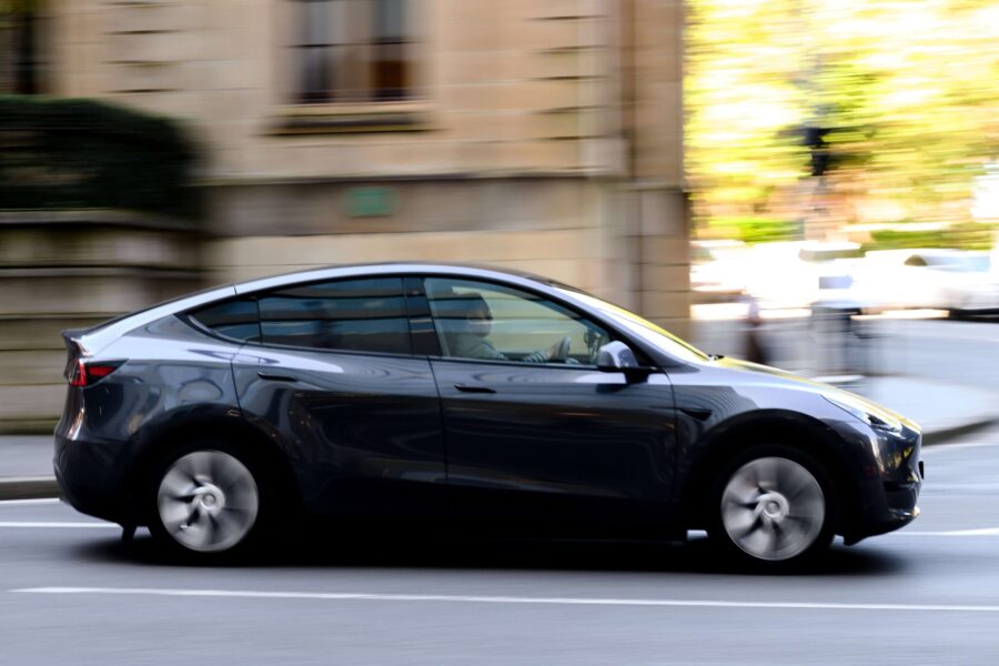 Electric car U-turn puts low-emission options on track