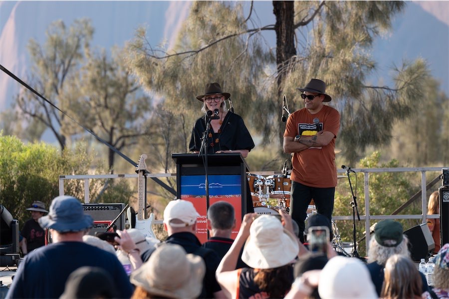 G-G thanks Anangu people for sharing Uluru