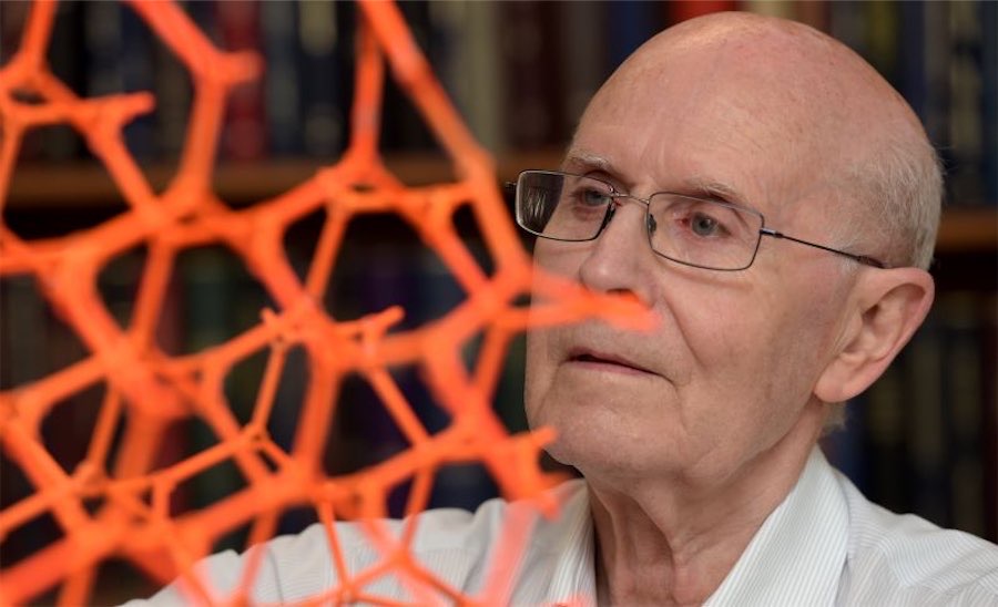 Nobel winning Aussie professor had big chemistry ideas
