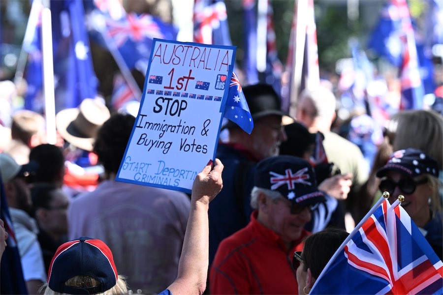 Conservatives zero in on migration after climate coup