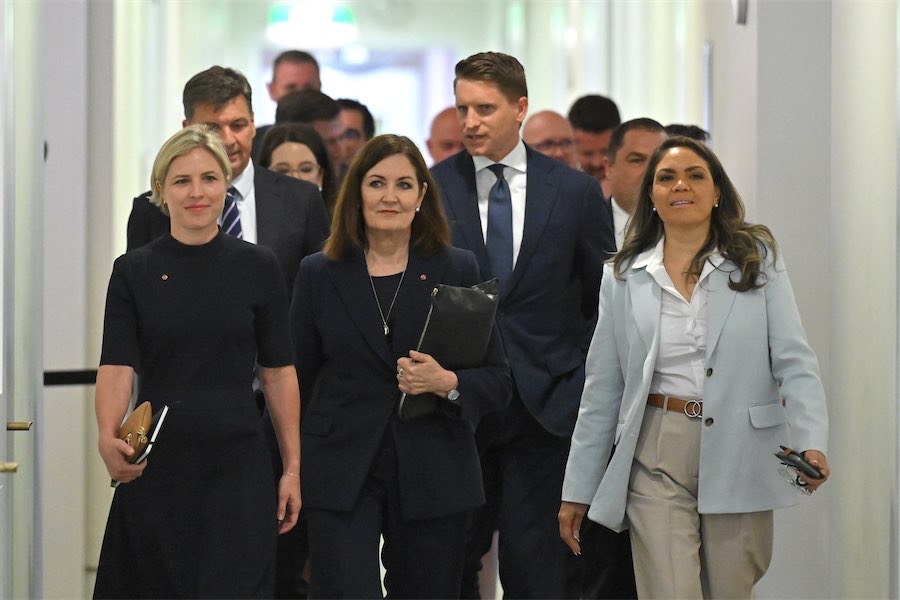 Meeting of leaks as Liberals vote to dump net zero