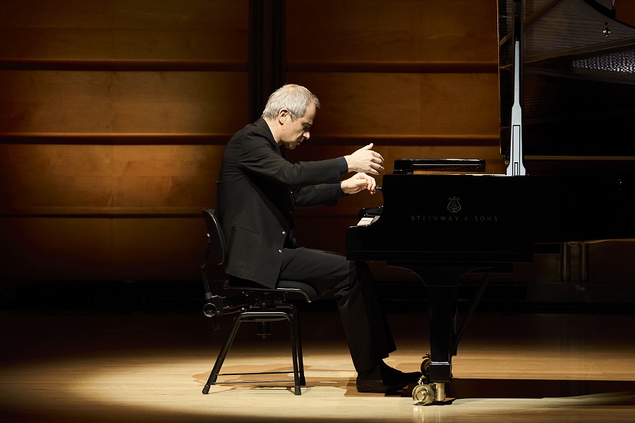 ‘Caught in a spell’ as pianist tracked mercurial mood changes
