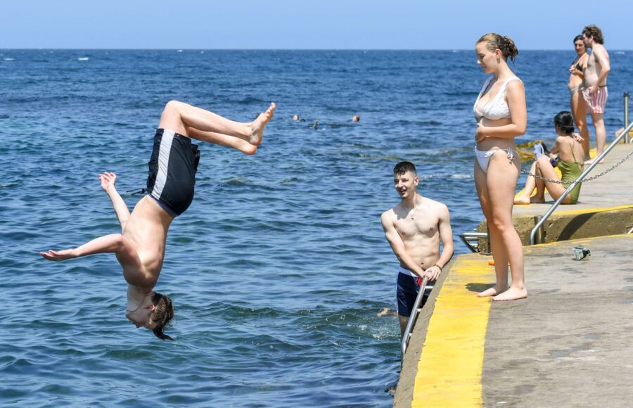 Teens shun sun protection for tans despite cancer risks