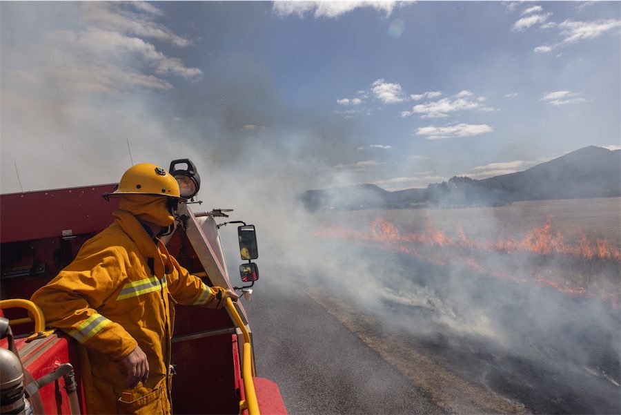 Bushfires being fought south of Canberra