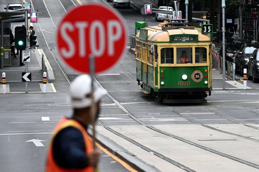 Australian economy builds as investment roars back