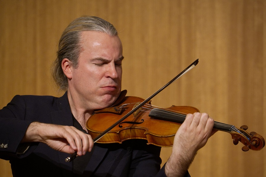 Remarkable Röhn gets all ‘Santamental’