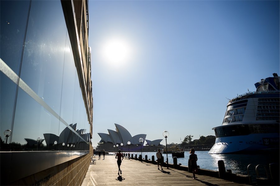 Extreme heat but no fire emergency yet beyond Victoria
