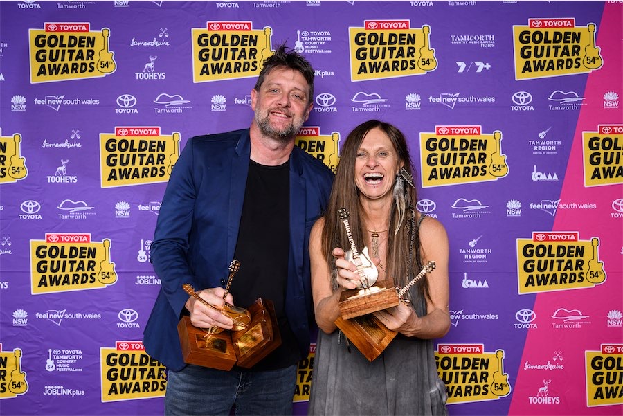 Reunion ballad cements divorced couple as golden greats