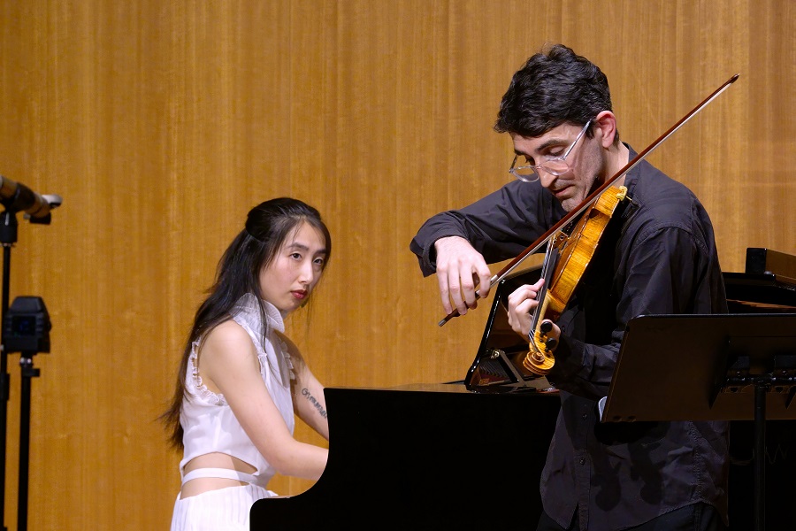 Gentle performance in praise of a former teacher