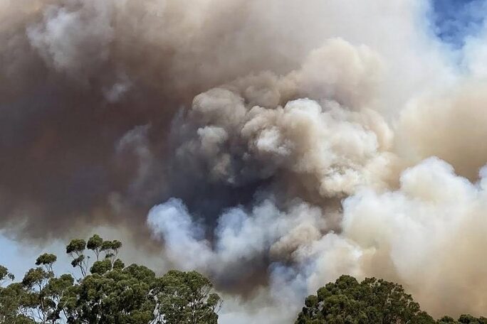 Residents told to leave before sunset as heatwave looms