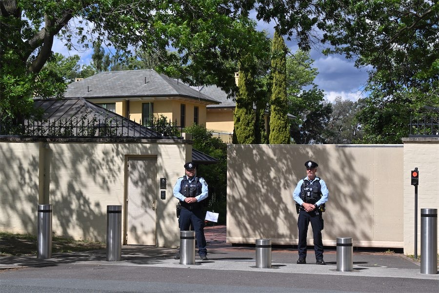 Threats to Chinese dance group linked to PM bomb scare