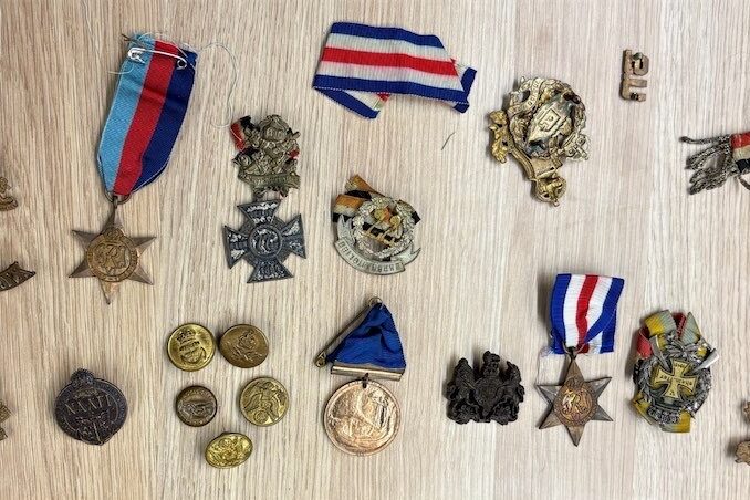 Police seek owner of military medals found in Giralang