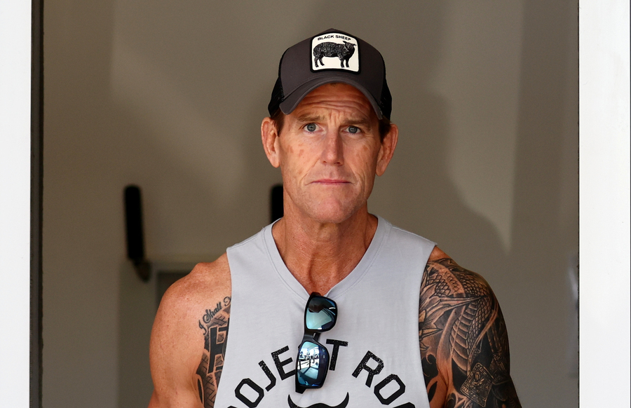 Roberts-Smith visits police after breaking silence