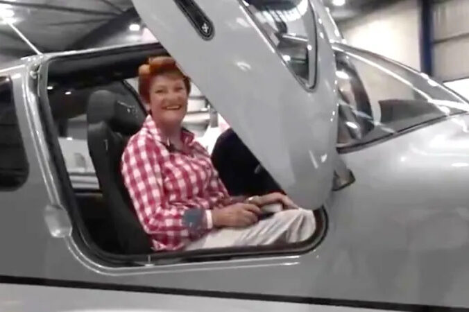 Pauline’s political donation blight in plane sight