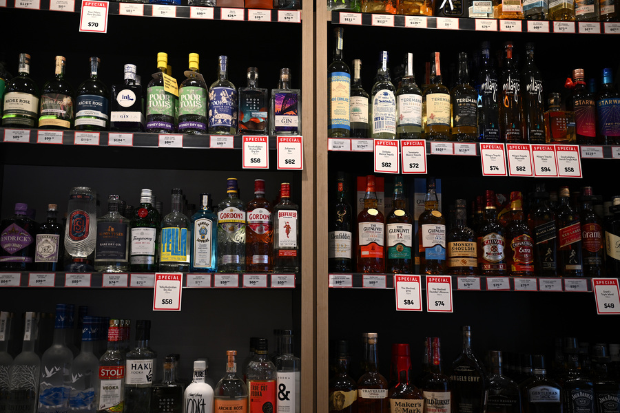 Booze lose: Aussies risk health with illicit alcohol