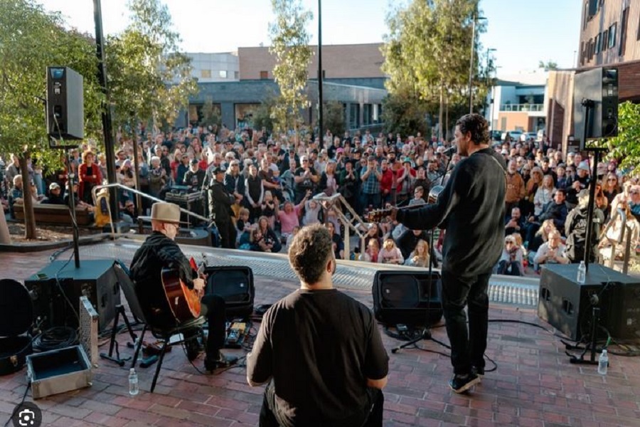 Berry bucks the music festival trend