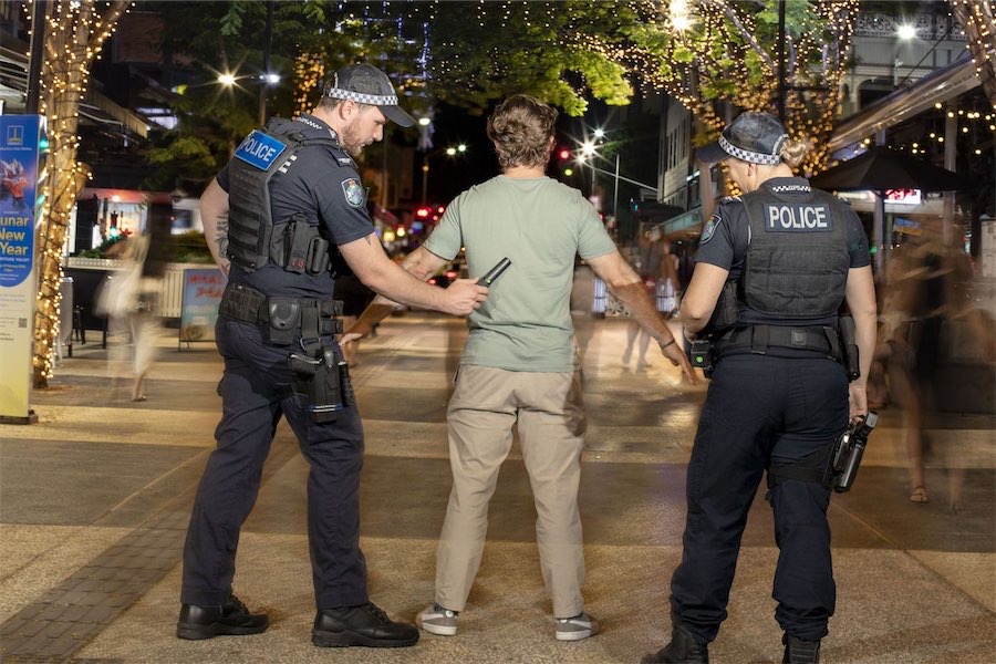 Libs call for police ‘wands’ to counter knife crime