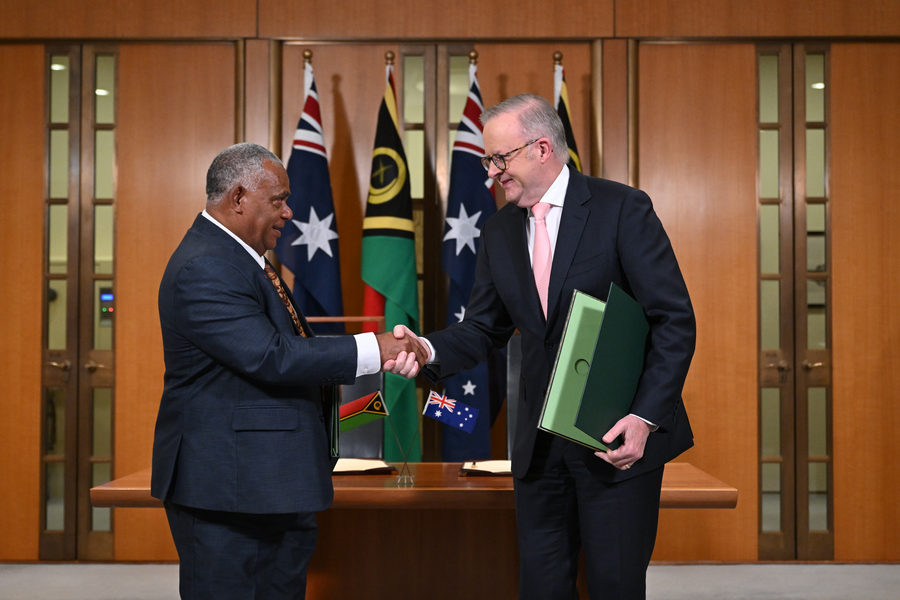 Australia signs long-awaited Vanuatu security deal