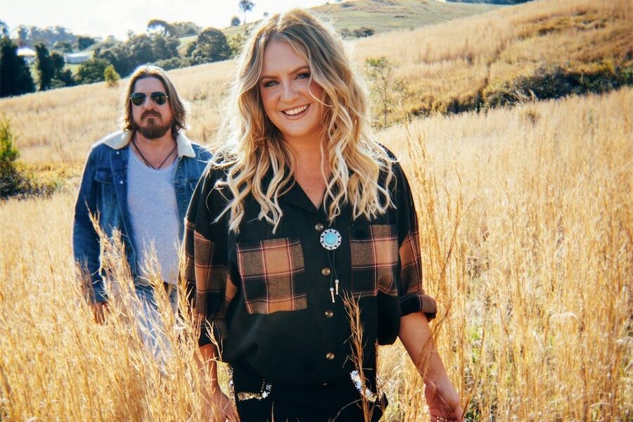 Coupling up for country music and country lurve 