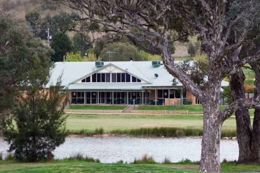 Sledgehammer used in golf club cash grab