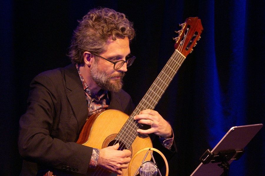 Guitar star masterfully brings together old and new