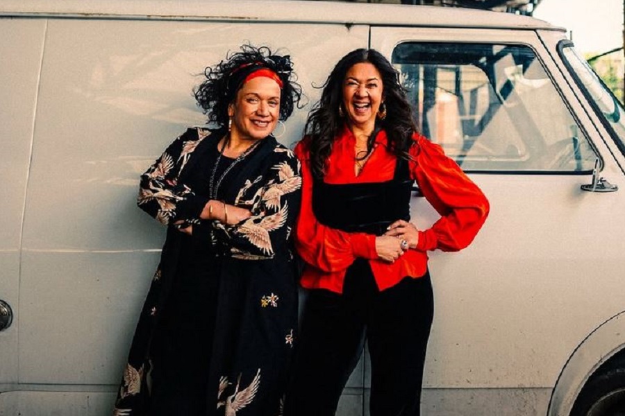 Vika and Linda tour their new album