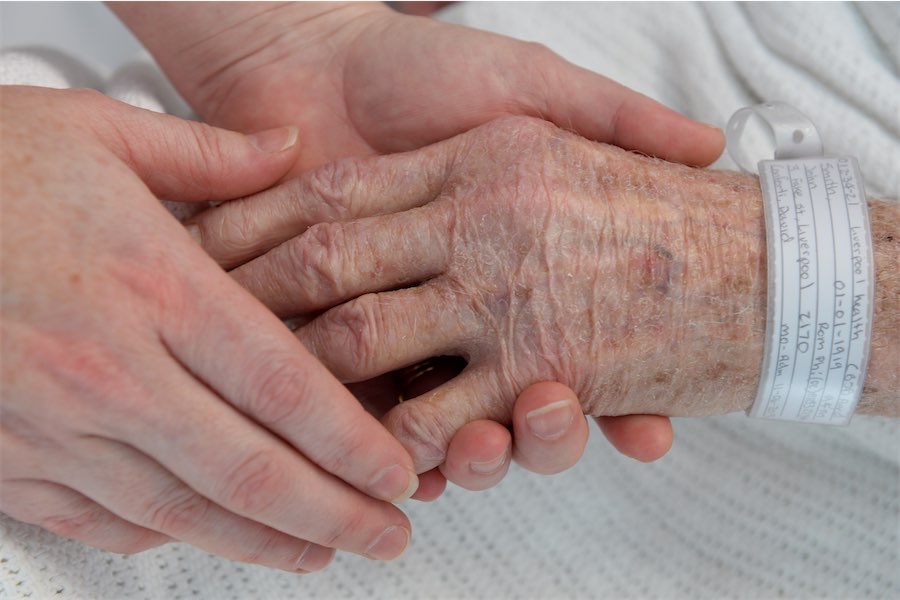 Pay rise for aged-care nurses amid dire worker shortage