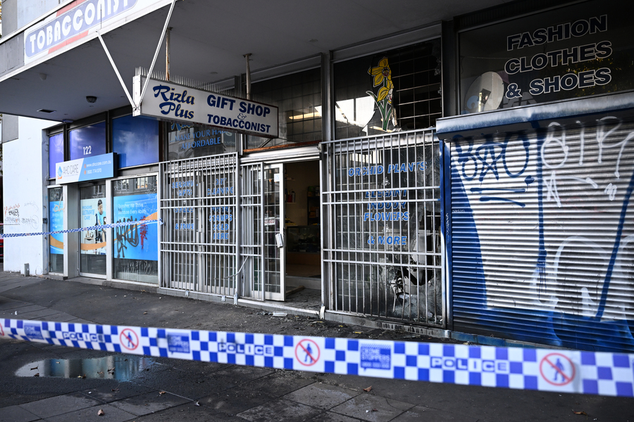 One Nation vows to bring back cheaper legal cigarettes