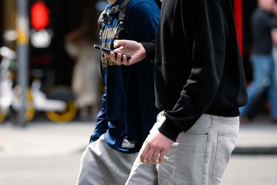 Watchdog may force mobile providers to share network