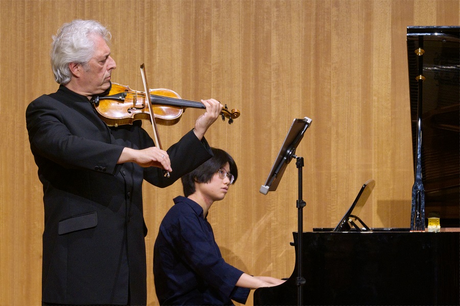 Levinson and Ho captivate a packed Wesley