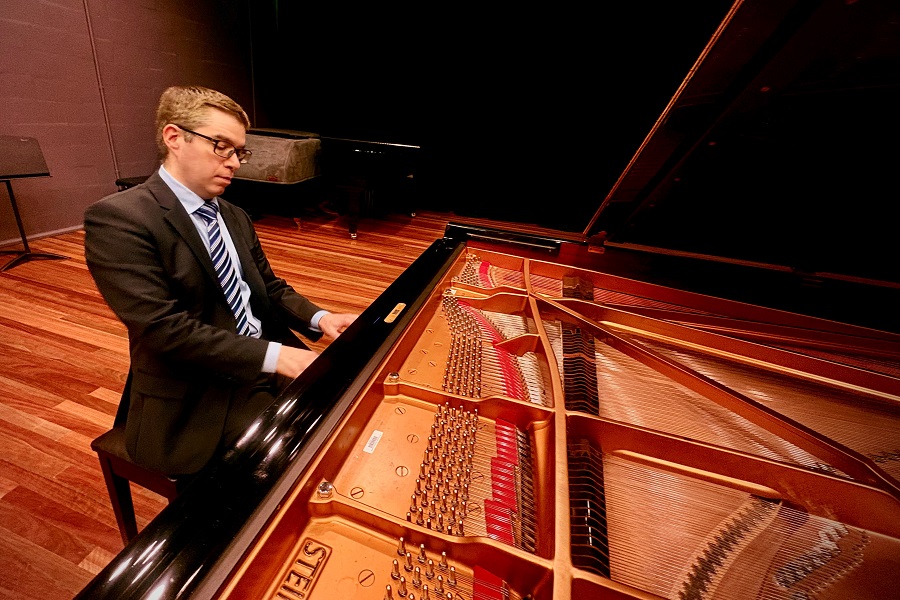 Neeman recital offers a hint of greatness