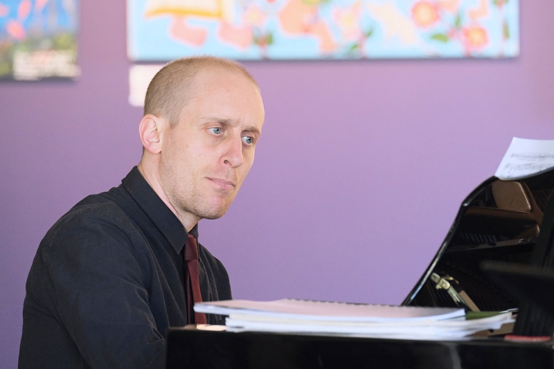 You tell Tedeschi what to play