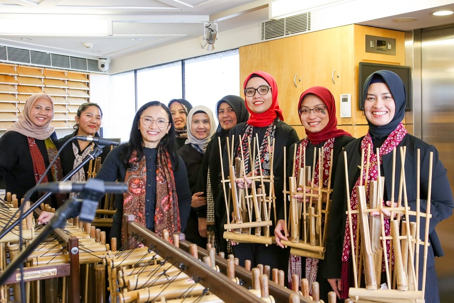 Angklung joins carillon bells for Indonesian independence