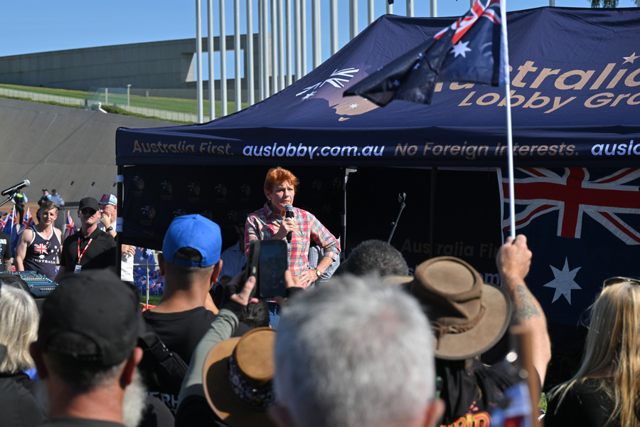 One Nation pledges to slash immigration by 750,000