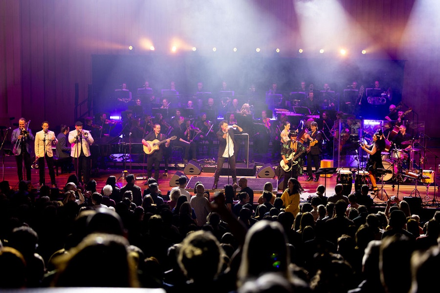 Cat Empire and CSO bring the house to its feet