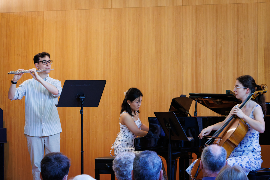 Trio debuts with a blooming good sound