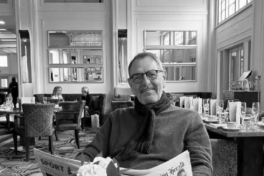 'Favourite' art historian dies at 68