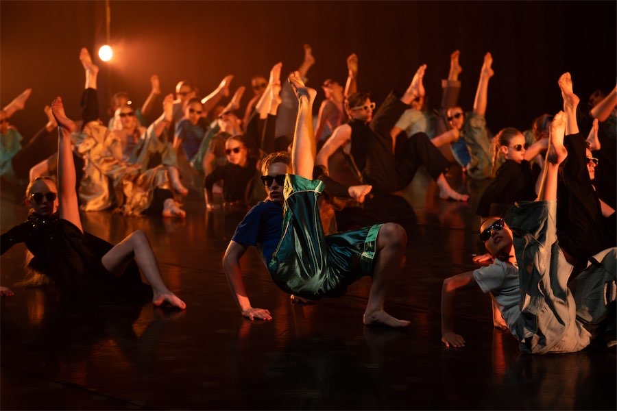 Chaos project turns to chaotic on stage