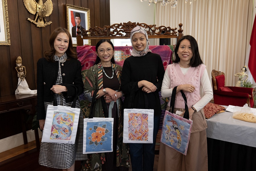 Canberra puts a greener twist on batik tradition